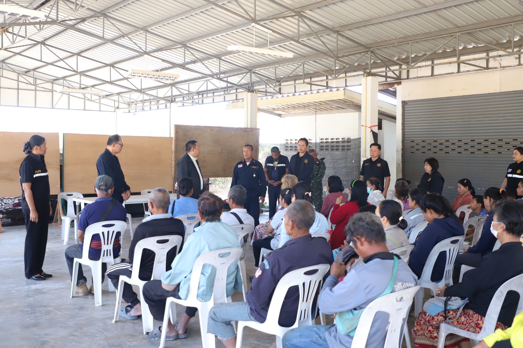 title - เลขาฯ ส.ป.ก. รุดให้กำลังใจพี่น้องเกษตรกรในเขตปฏิรูปที่ดินพื้นที่ชายแดนอุบลฯ ใกล้จุดสู้รบเพียง 7 กม.